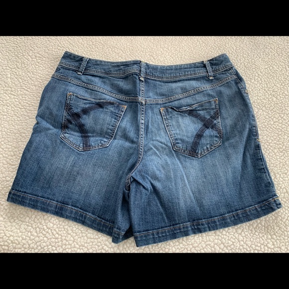 Lane Bryant Jean shorts - Picture 3 of 4